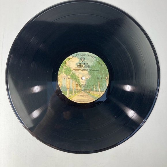 George Benson In Flight Vintage Vinyl Record Album LP - Picture 4 of 5